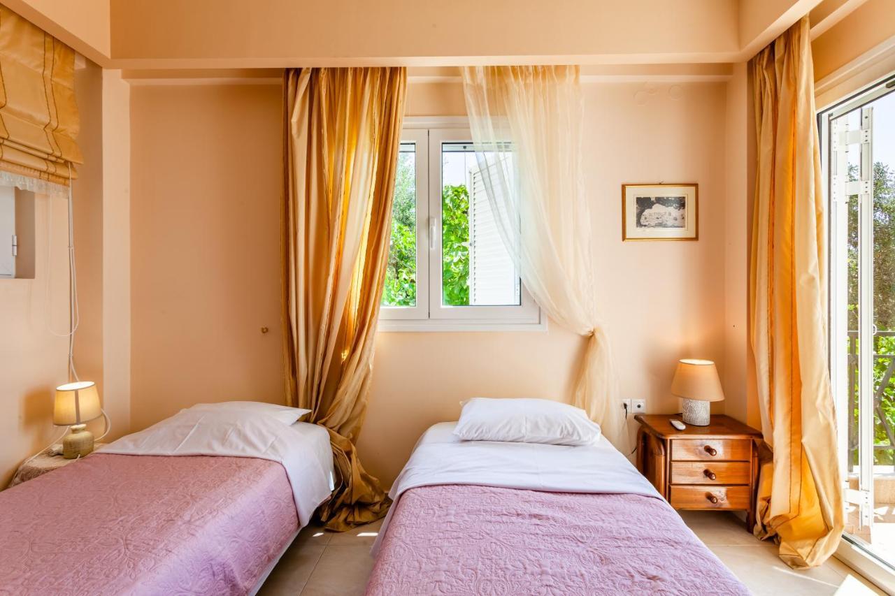 Verga Majestic Sunsets - Elegant & Secluded Retreat Kalamata Esterno foto